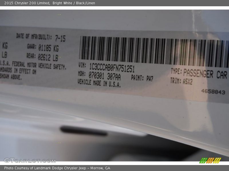 Bright White / Black/Linen 2015 Chrysler 200 Limited