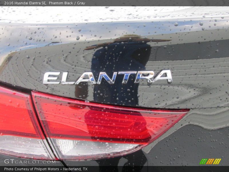 Phantom Black / Gray 2016 Hyundai Elantra SE