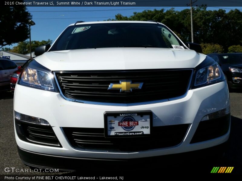 Summit White / Dark Titanium/Light Titanium 2016 Chevrolet Traverse LS