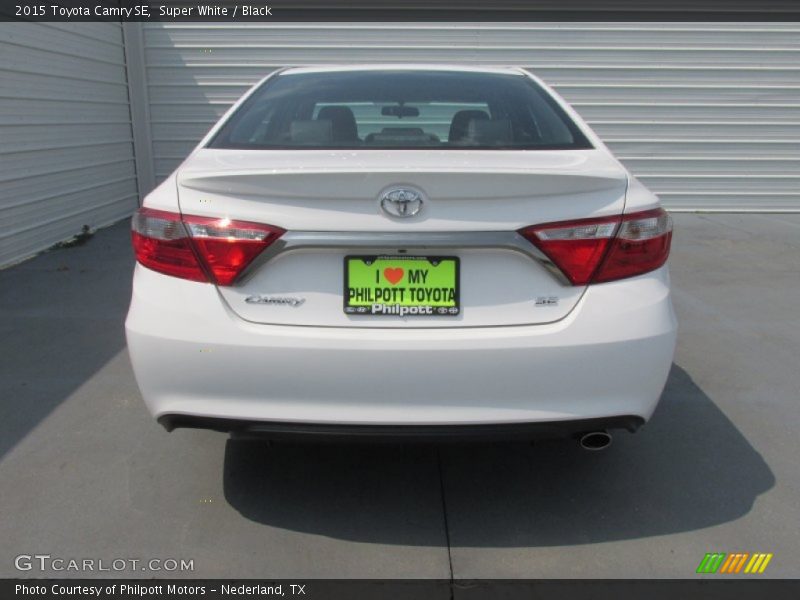 Super White / Black 2015 Toyota Camry SE