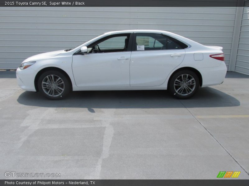 Super White / Black 2015 Toyota Camry SE