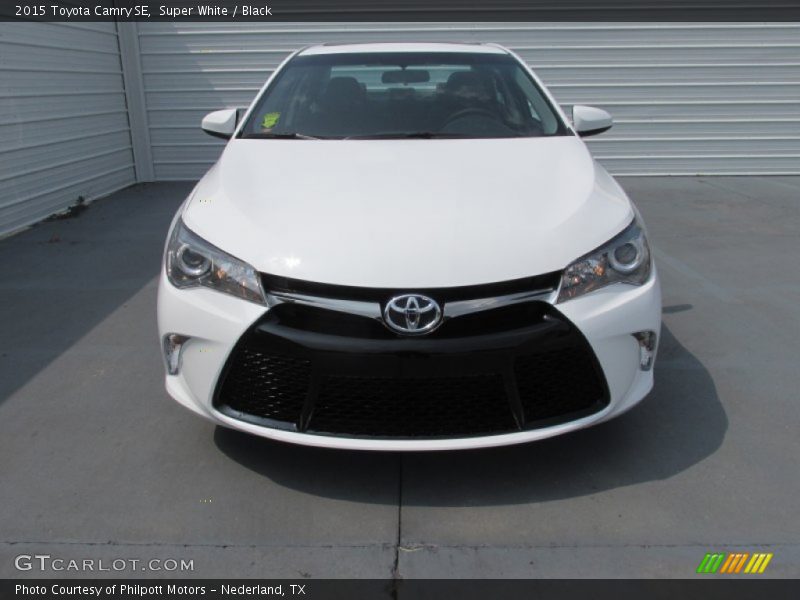 Super White / Black 2015 Toyota Camry SE