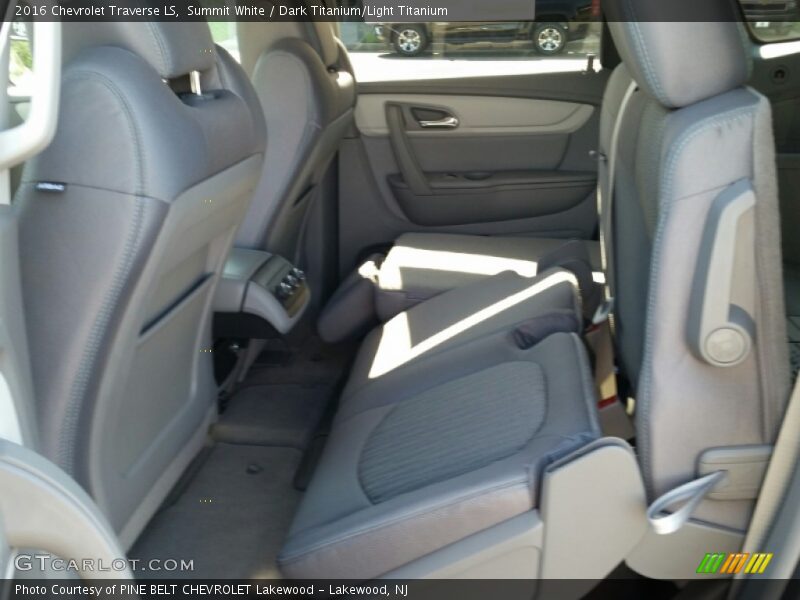 Summit White / Dark Titanium/Light Titanium 2016 Chevrolet Traverse LS
