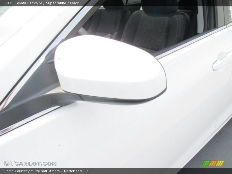 Super White / Black 2015 Toyota Camry SE