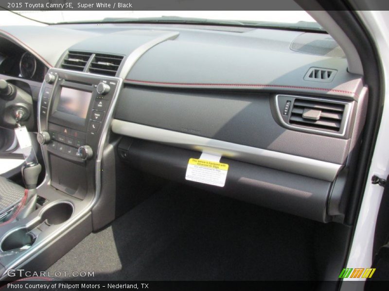 Super White / Black 2015 Toyota Camry SE