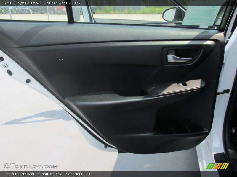 Super White / Black 2015 Toyota Camry SE