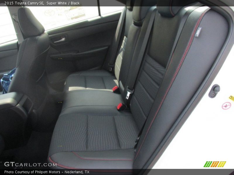 Super White / Black 2015 Toyota Camry SE