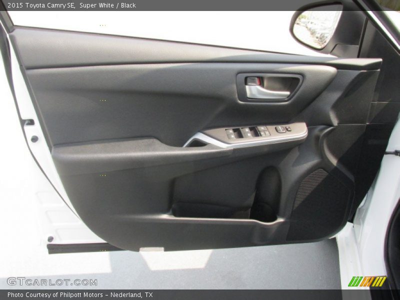 Super White / Black 2015 Toyota Camry SE