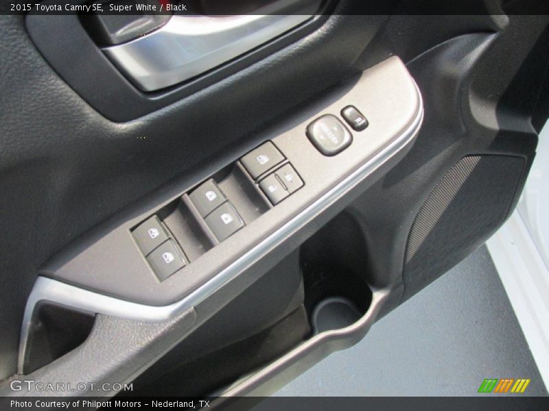 Super White / Black 2015 Toyota Camry SE