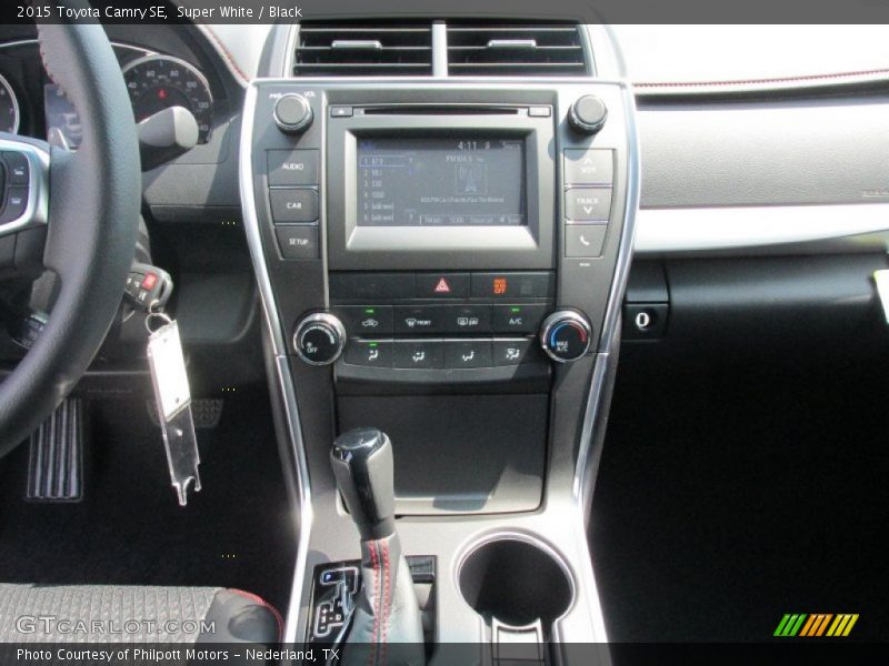 Super White / Black 2015 Toyota Camry SE
