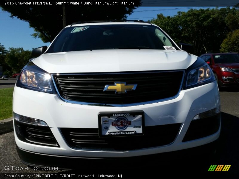 Summit White / Dark Titanium/Light Titanium 2016 Chevrolet Traverse LS
