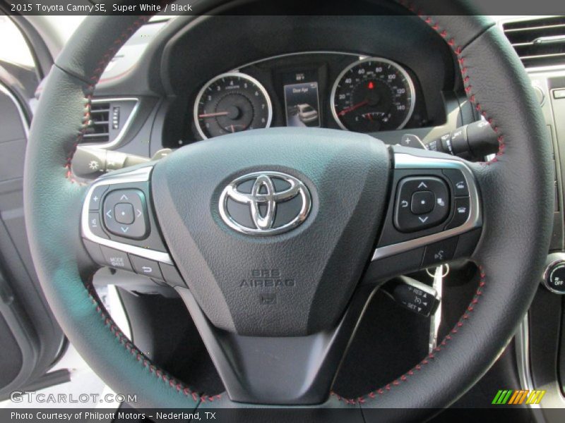 Super White / Black 2015 Toyota Camry SE