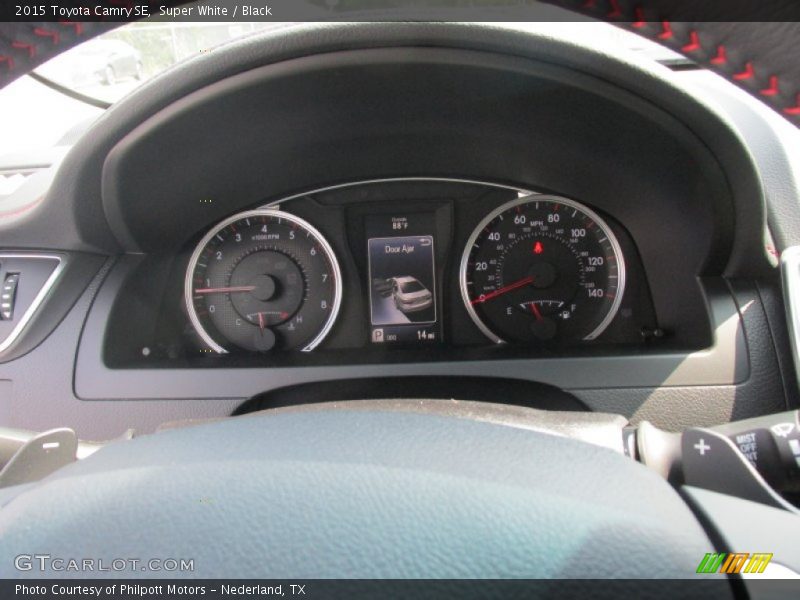 Super White / Black 2015 Toyota Camry SE