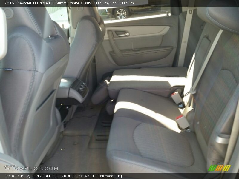 Summit White / Dark Titanium/Light Titanium 2016 Chevrolet Traverse LS
