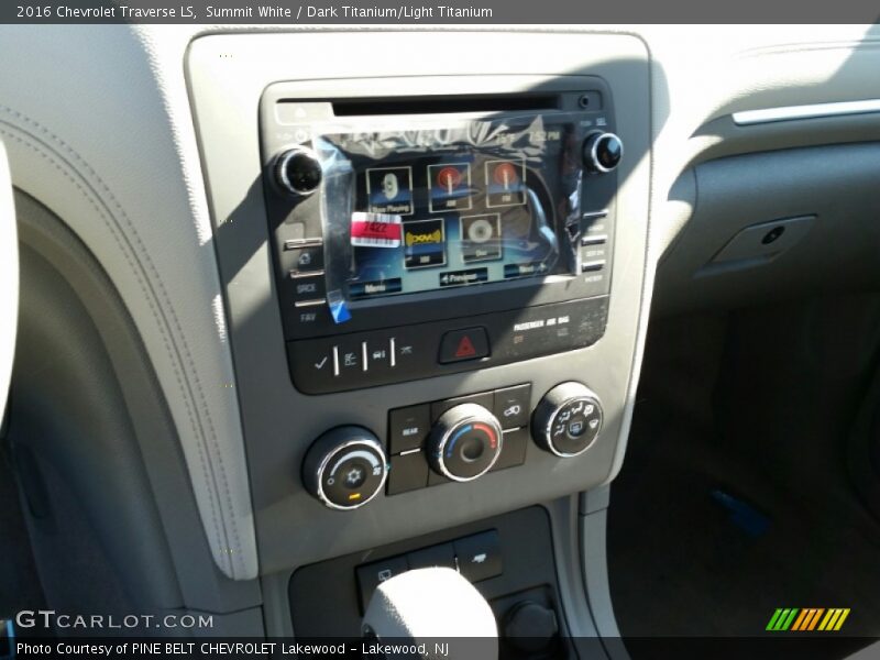 Summit White / Dark Titanium/Light Titanium 2016 Chevrolet Traverse LS