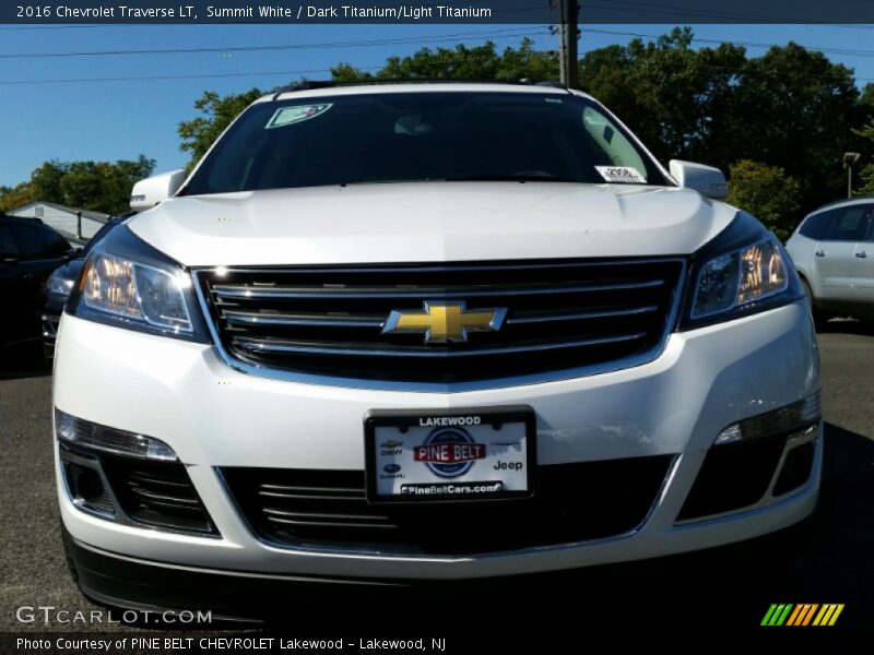 Summit White / Dark Titanium/Light Titanium 2016 Chevrolet Traverse LT
