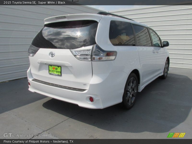 Super White / Black 2015 Toyota Sienna SE