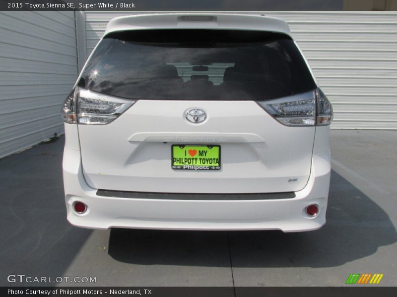 Super White / Black 2015 Toyota Sienna SE