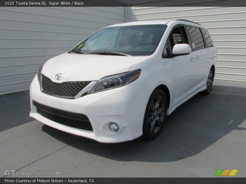 Super White / Black 2015 Toyota Sienna SE