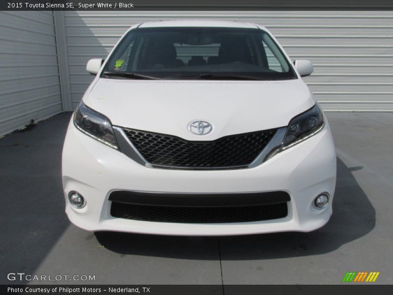 Super White / Black 2015 Toyota Sienna SE