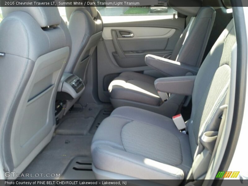 Summit White / Dark Titanium/Light Titanium 2016 Chevrolet Traverse LT