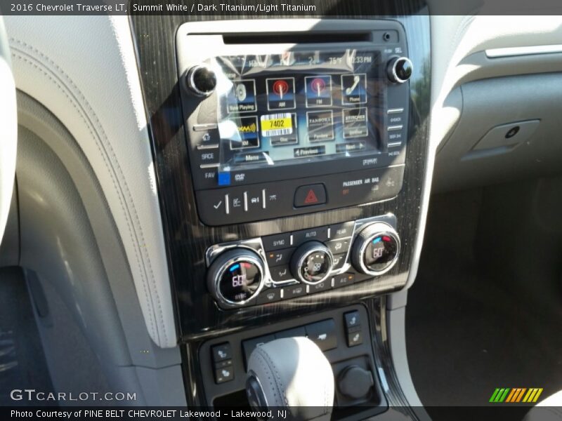 Summit White / Dark Titanium/Light Titanium 2016 Chevrolet Traverse LT