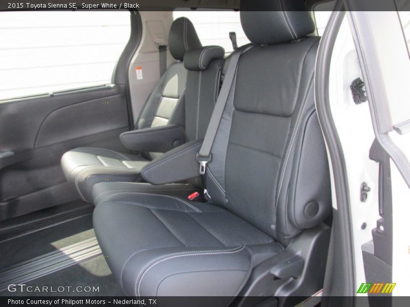 Super White / Black 2015 Toyota Sienna SE
