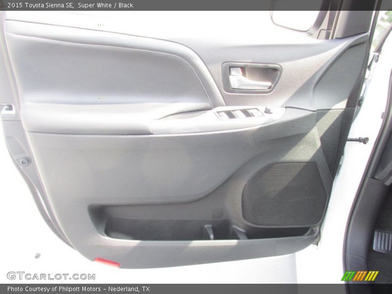 Super White / Black 2015 Toyota Sienna SE