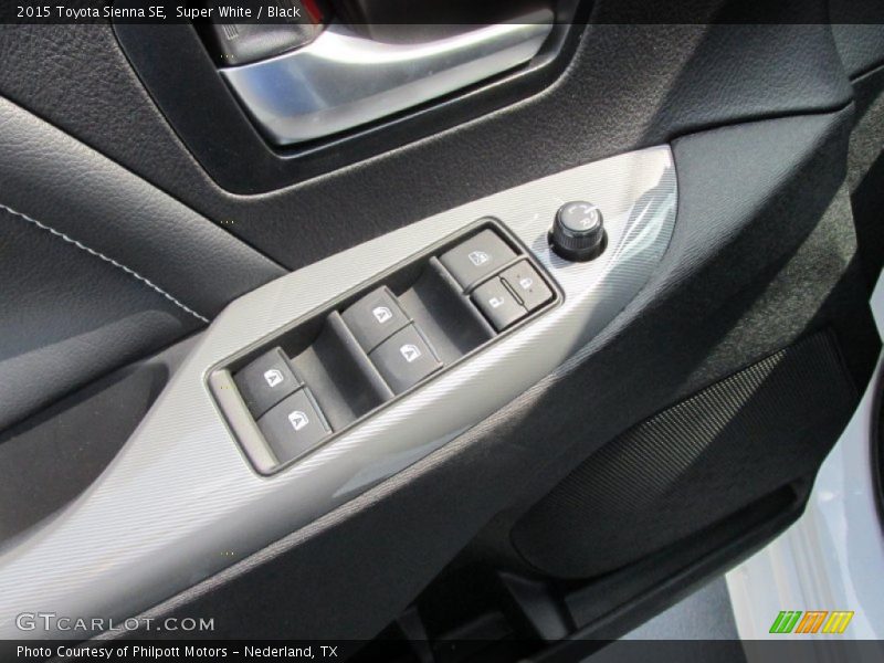 Super White / Black 2015 Toyota Sienna SE