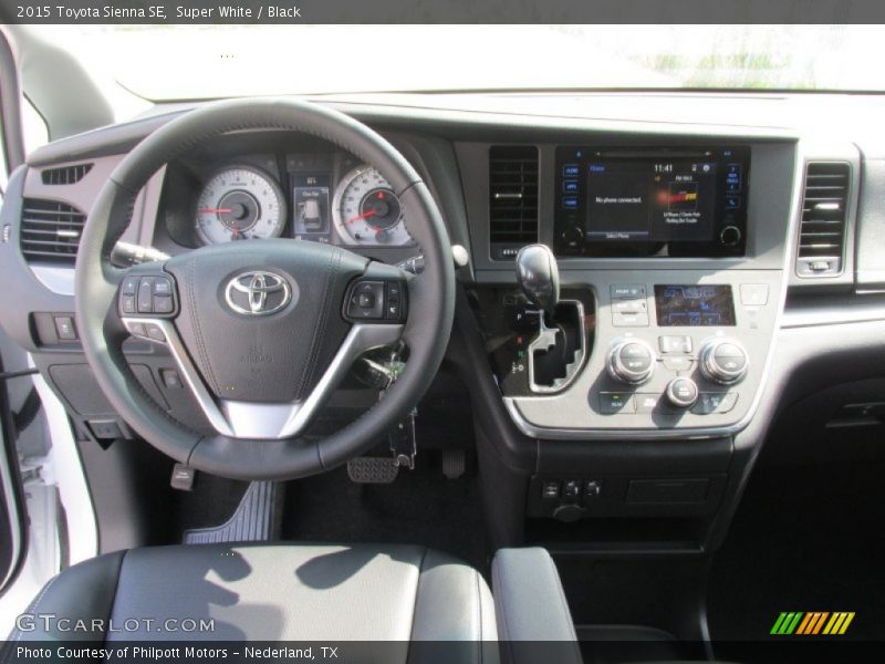 Super White / Black 2015 Toyota Sienna SE