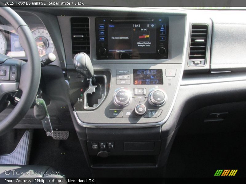 Super White / Black 2015 Toyota Sienna SE