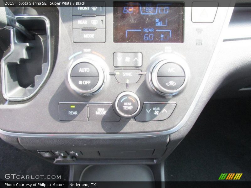 Super White / Black 2015 Toyota Sienna SE