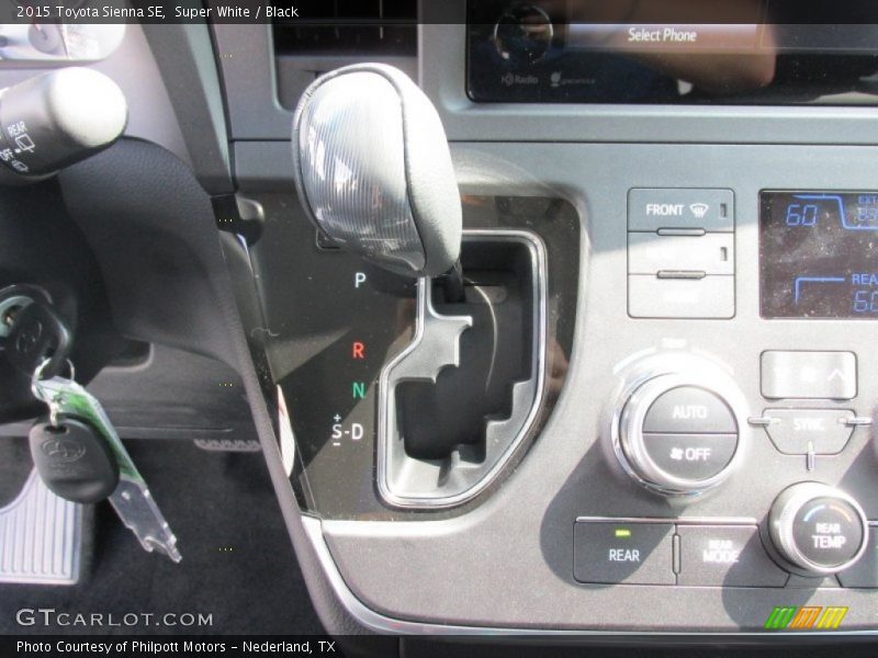 Super White / Black 2015 Toyota Sienna SE