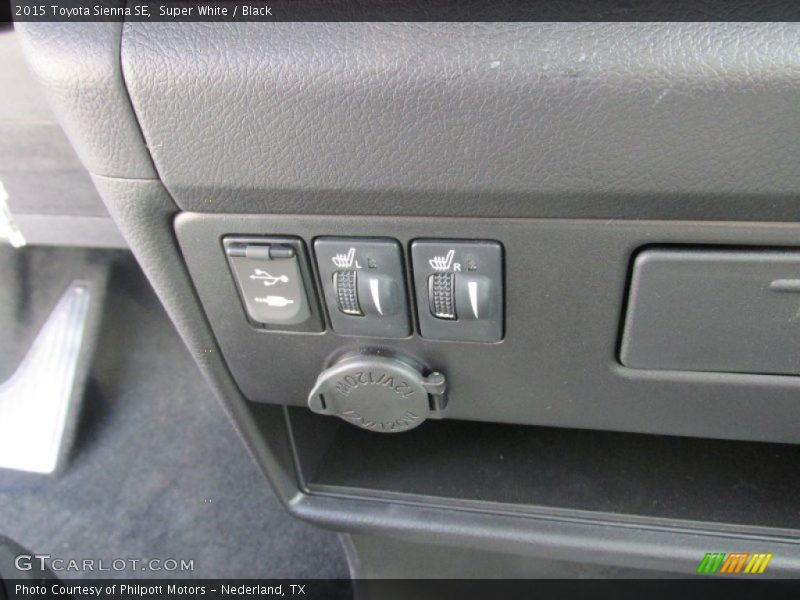 Super White / Black 2015 Toyota Sienna SE
