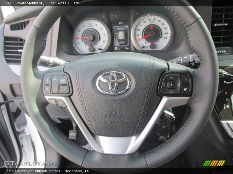 Super White / Black 2015 Toyota Sienna SE