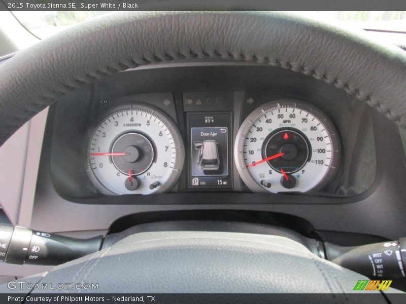Super White / Black 2015 Toyota Sienna SE