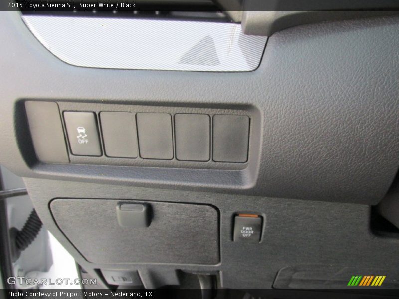 Super White / Black 2015 Toyota Sienna SE