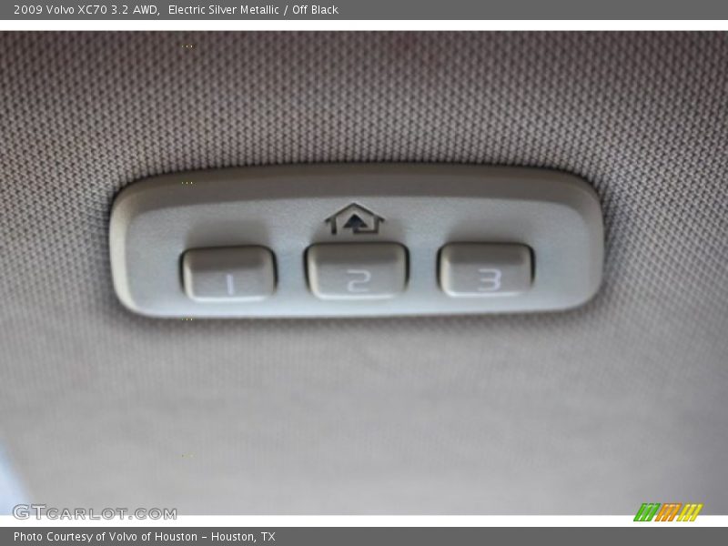 Electric Silver Metallic / Off Black 2009 Volvo XC70 3.2 AWD