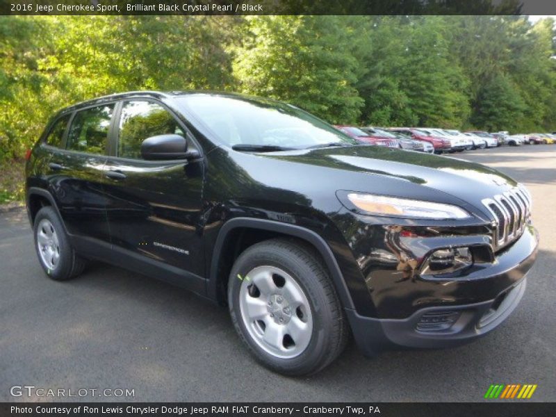 Front 3/4 View of 2016 Cherokee Sport