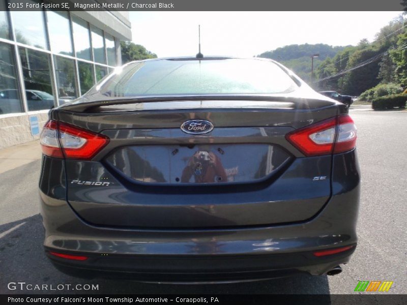 Magnetic Metallic / Charcoal Black 2015 Ford Fusion SE