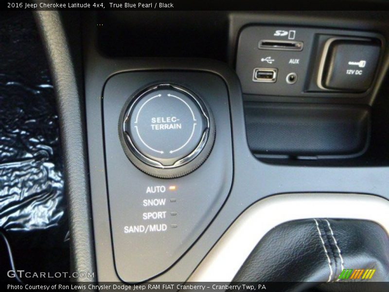 True Blue Pearl / Black 2016 Jeep Cherokee Latitude 4x4