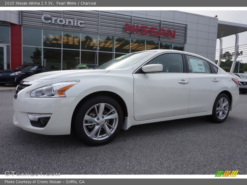Pearl White / Charcoal 2015 Nissan Altima 2.5 SV