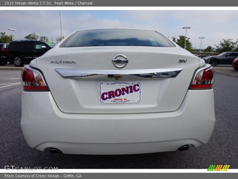 Pearl White / Charcoal 2015 Nissan Altima 2.5 SV