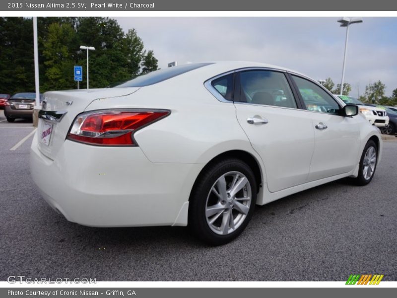 Pearl White / Charcoal 2015 Nissan Altima 2.5 SV