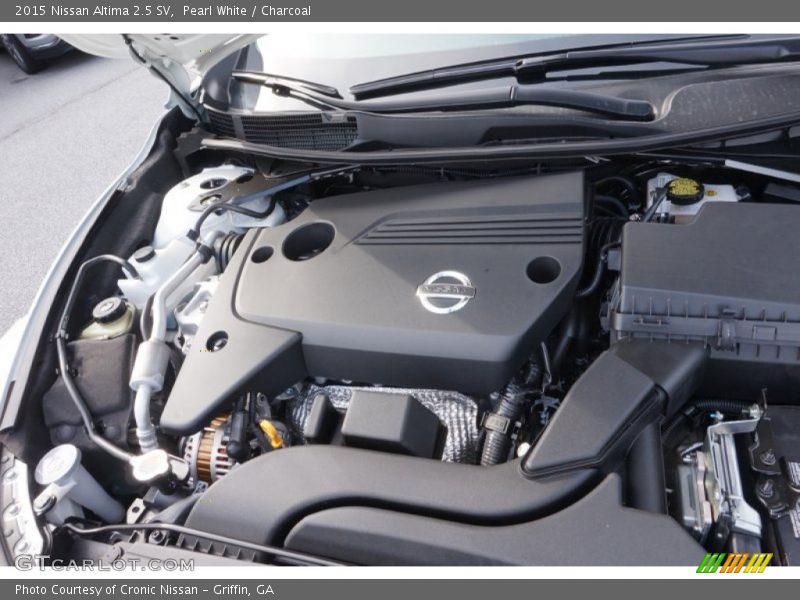 Pearl White / Charcoal 2015 Nissan Altima 2.5 SV