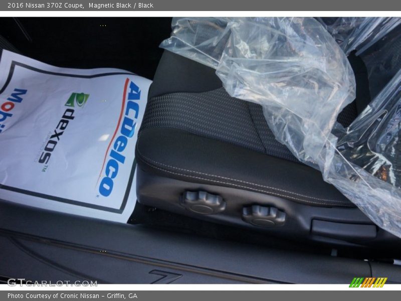 Magnetic Black / Black 2016 Nissan 370Z Coupe