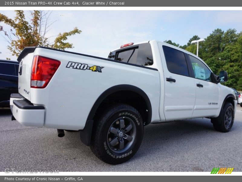 2015 Titan PRO-4X Crew Cab 4x4 Glacier White