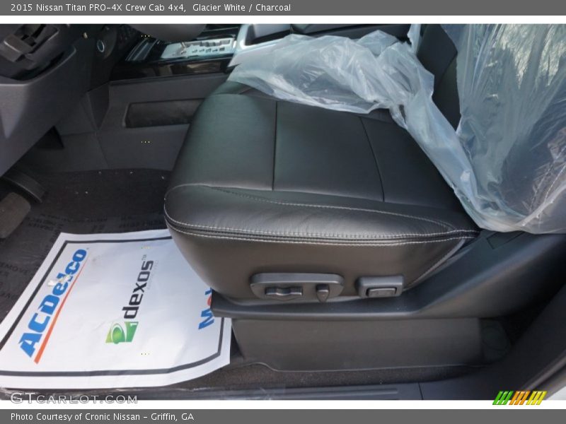 Glacier White / Charcoal 2015 Nissan Titan PRO-4X Crew Cab 4x4