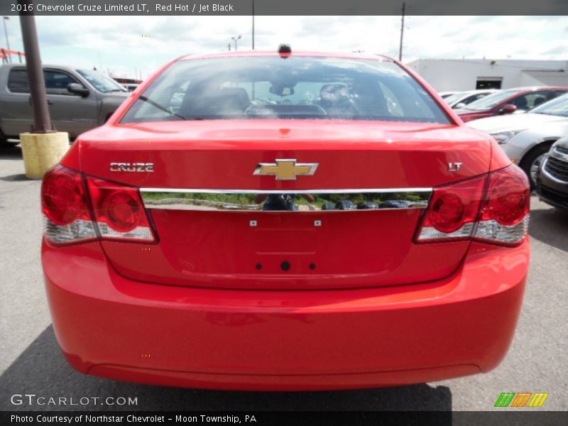 Red Hot / Jet Black 2016 Chevrolet Cruze Limited LT