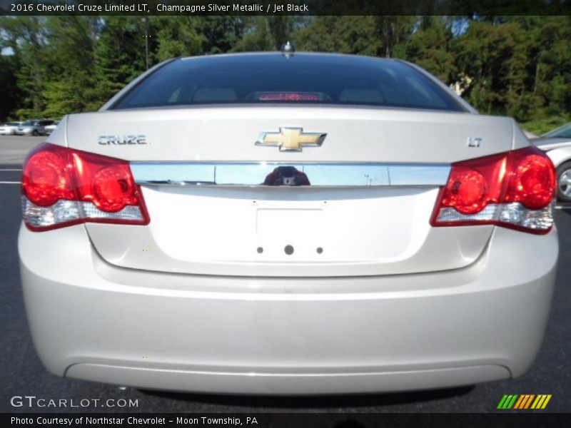 Champagne Silver Metallic / Jet Black 2016 Chevrolet Cruze Limited LT